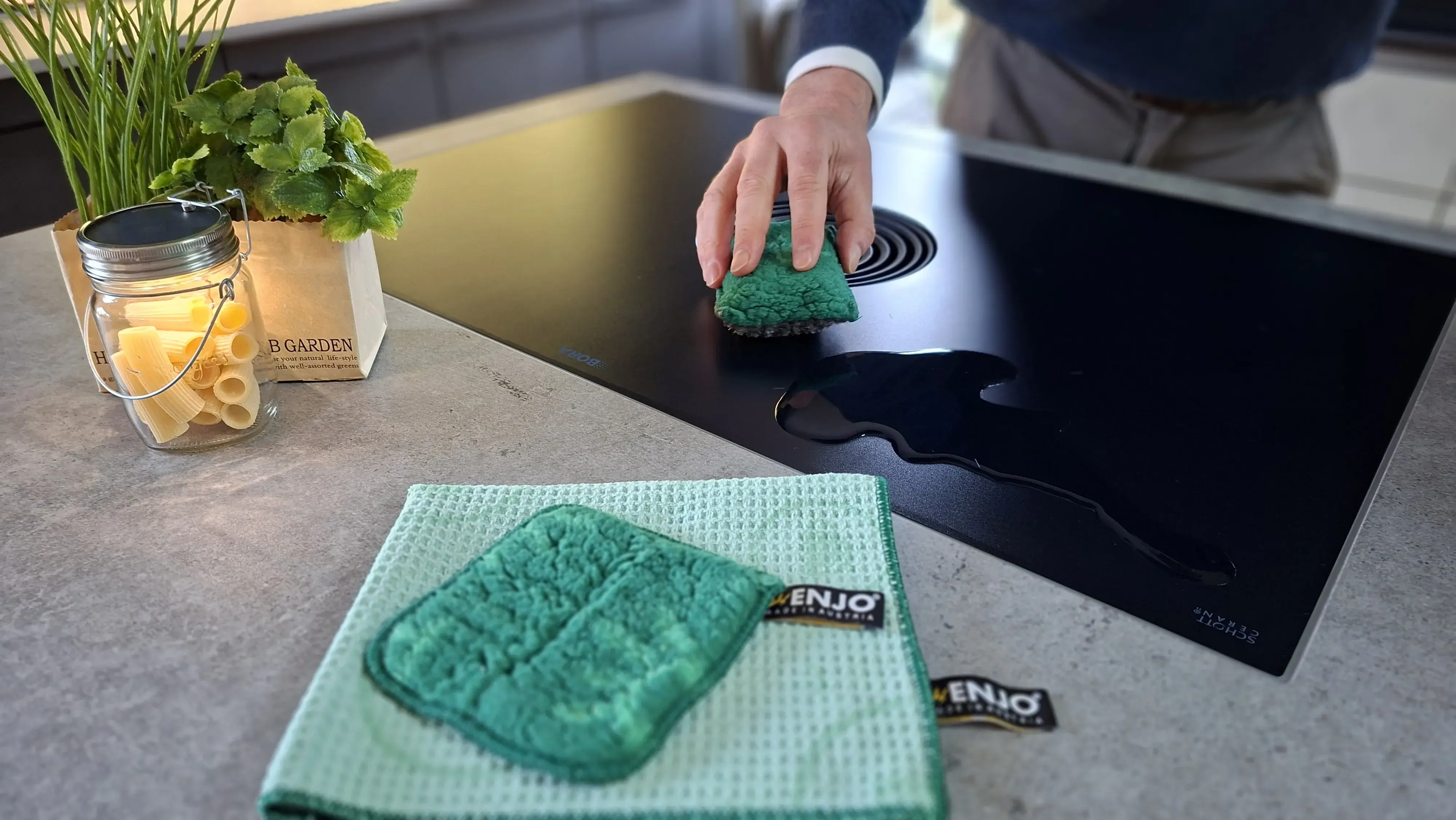 Wir_reinigen_mit_ENJO